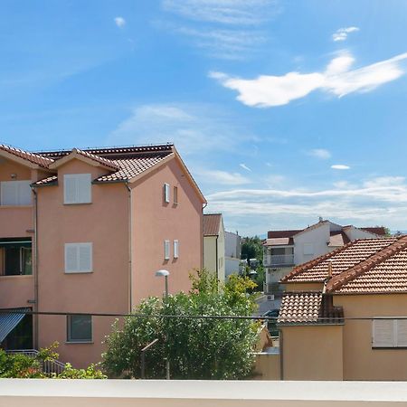 Apartments And Rooms Mladen Vodice Exterior foto