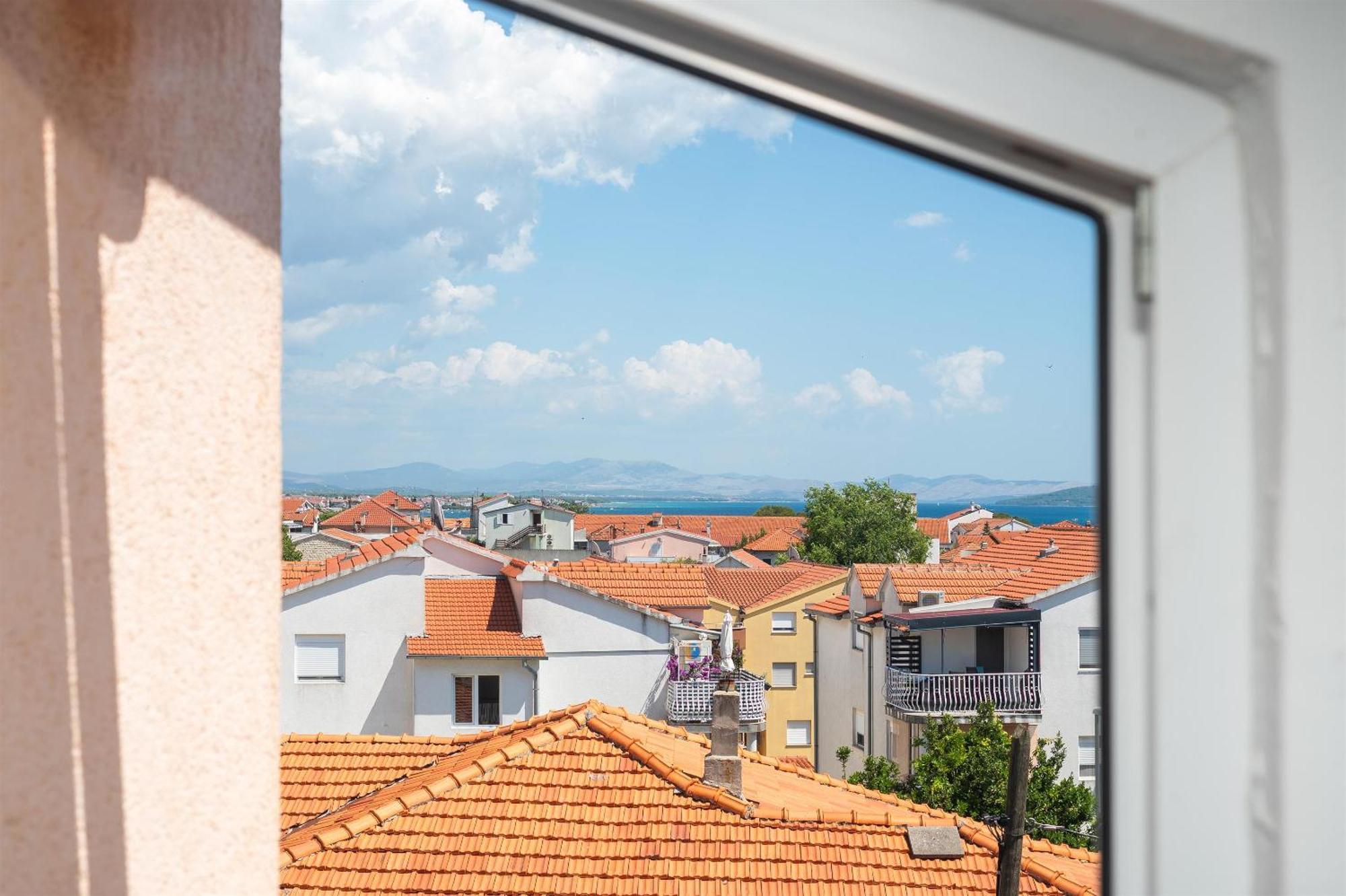 Apartments And Rooms Mladen Vodice Habitación foto